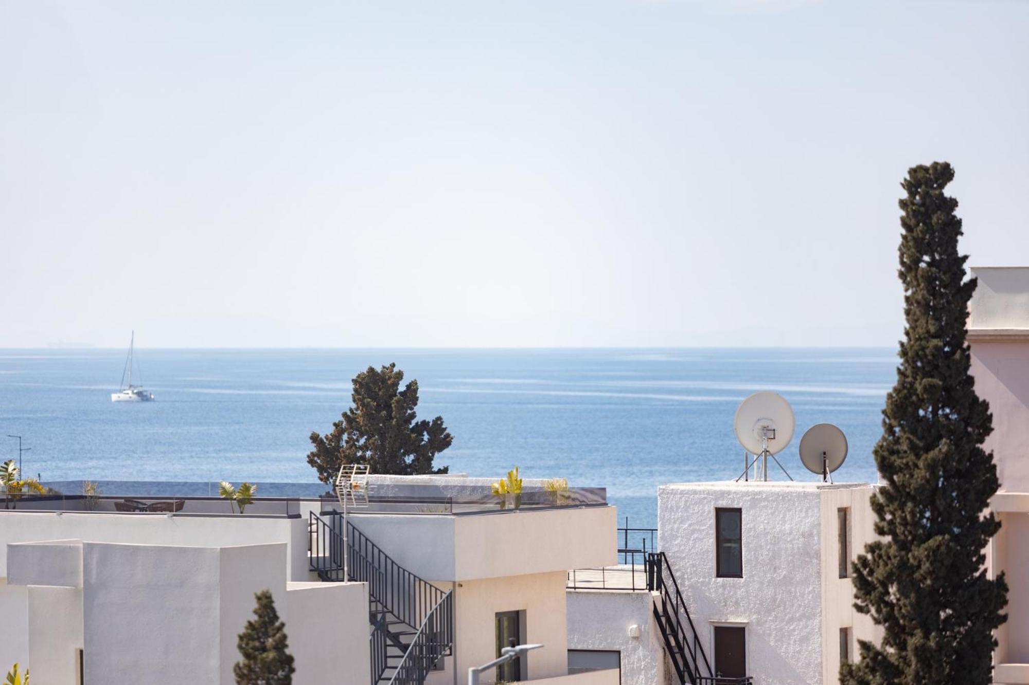 Luxurious 3-Bedroom Seaside Retreat Fully Renovated In 2025 Atena Exterior foto
